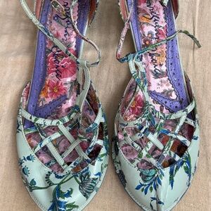 Irregular Choice green/blue flower design leather  kitten heel strap shoes.EU:40